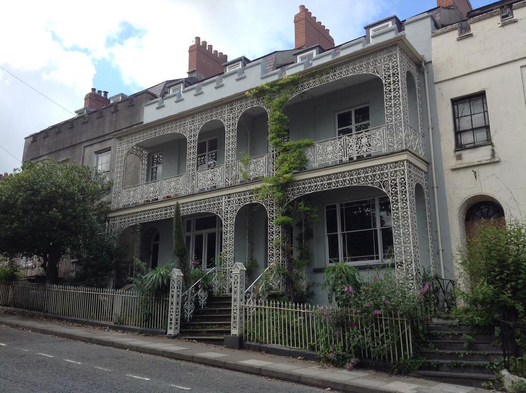 ホテル 8A Spring Gardens ハバーフォードウェスト エクステリア 写真